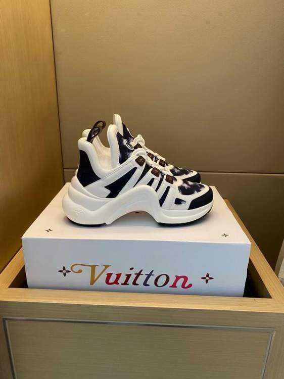 Picture of Louis Vuitton Shoes _SKULVsz35-42mnf011617709